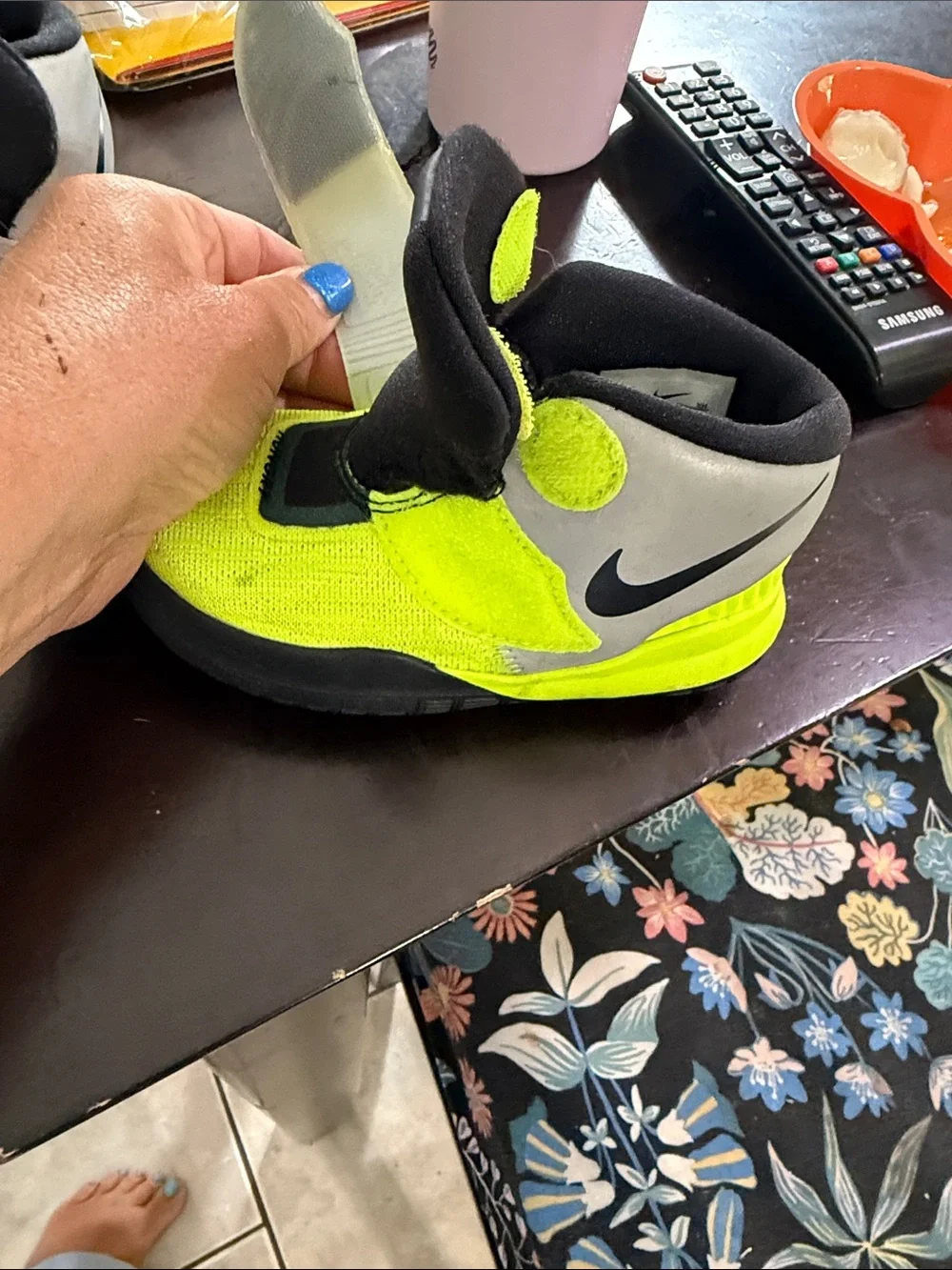 Kyrie Nike toddler shoe  Neon Yellow and Black Kids High-Top Sneakers
